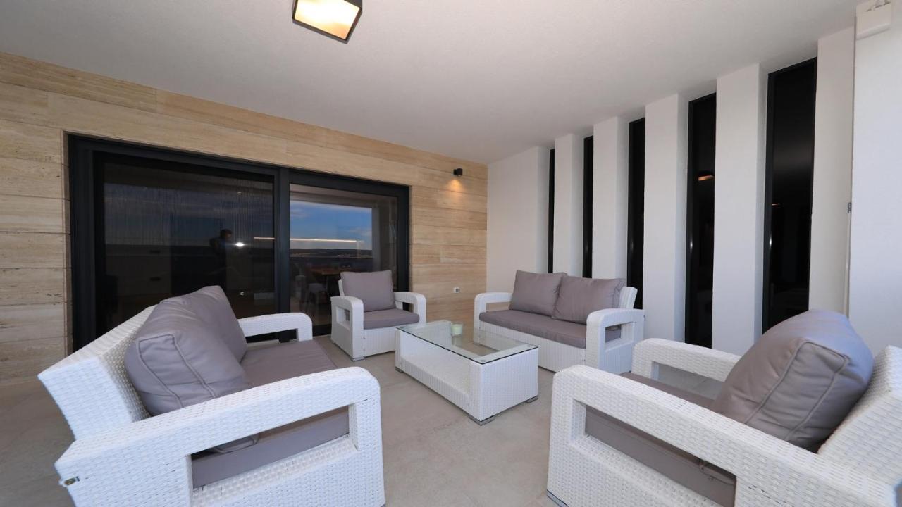 Adastra Apartments Maslenica Exteriör bild